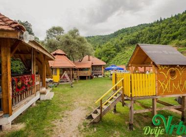Kamp Dvije Vrbe, Foča, Bosna in...