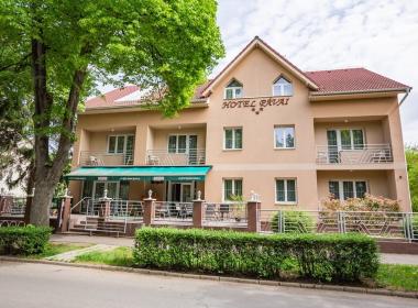 Hotel Pavai,...