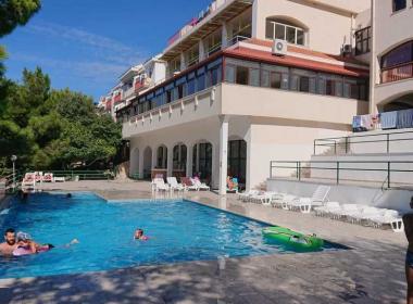 Hotel Zagreb Karlobag - All...