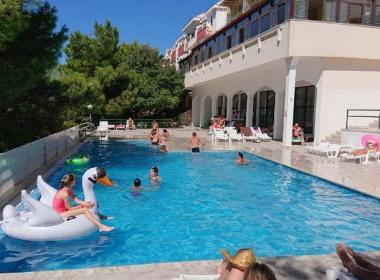 Hotel Zagreb Karlobag - All...