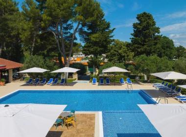 Mediteranska vas San Antonio - Poletni...