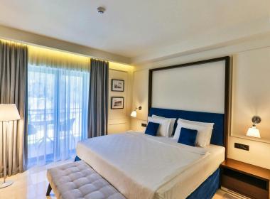 Hotel California by Aycon - Jesen na...