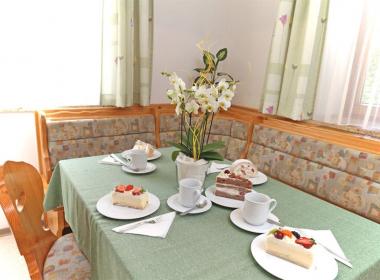 Trinker apartmaji - Ladies Ski Opening...