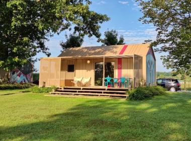 Magnolia House by the river - Poletni...
