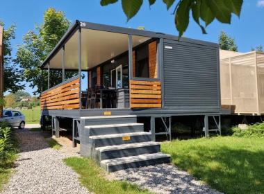 Magnolia House by the river - Poletni...