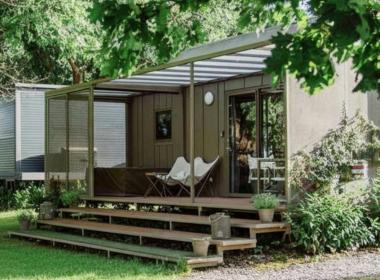 Magnolia House by the river - Poletni...