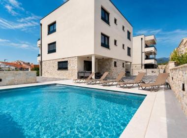 Noelia Pool Residence -...